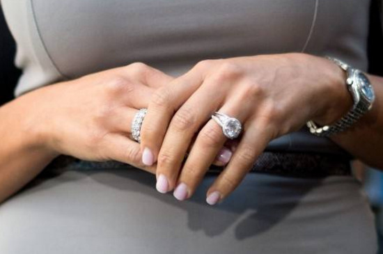 结婚戒指女生应该戴哪只手