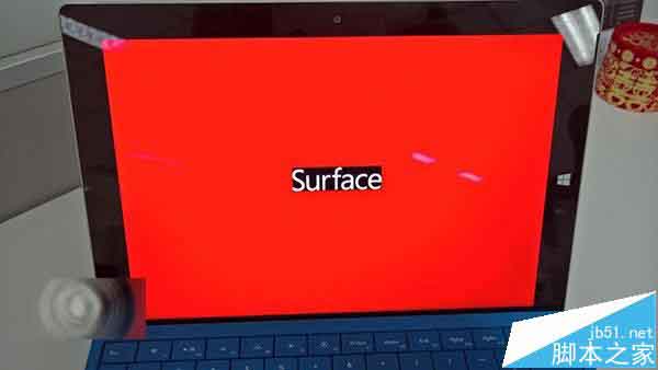 微软Surface平板开机屏幕由黑色变成红色该怎么办?