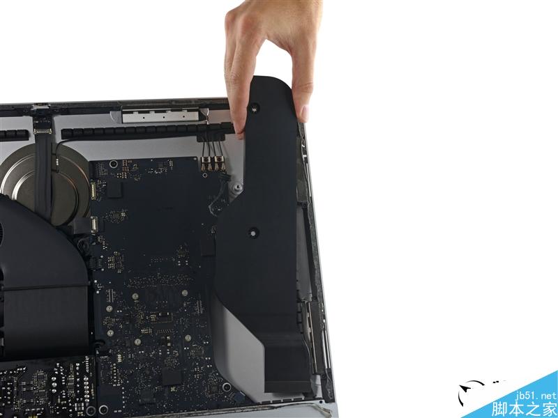 4K超高清分辨率的21.5寸iMac完全拆解：终极大悲剧！