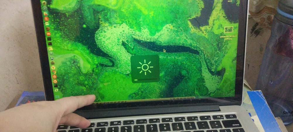 MacBook Pro笔记本怎么调节屏幕亮度?
