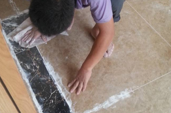 地板砖缝隙大如何处理